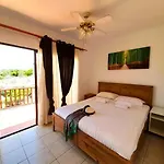 Fantastic 3 Bedrooms Mareverde, Wifi Free 펜션 *