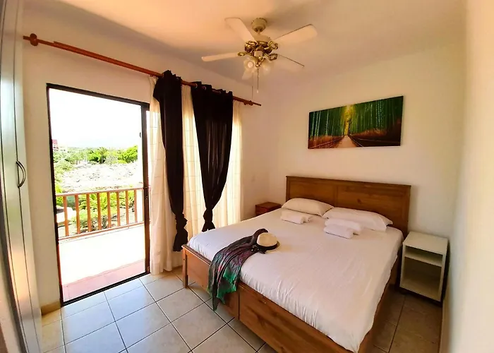 Fantastic 3 Bedrooms Mareverde, Wifi Free 펜션 *